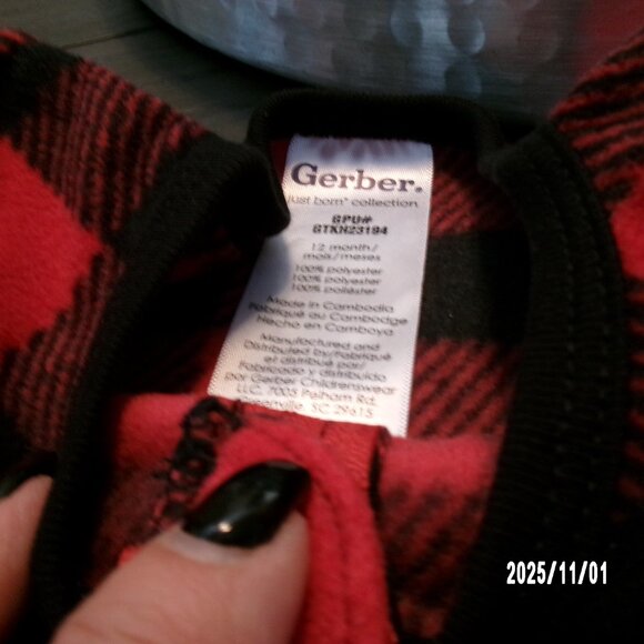 1 NEW  Gerber BOY GIRL 12 Months Zip Up Sleepers/ Red & Black PLAID CHECK - Picture 3 of 4